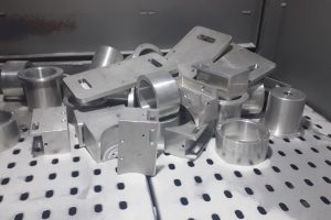 Gia công phun cát đánh bóng kim loại